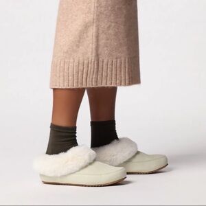 Sorel Go™ Coffee Run Faux Fur Slippers – Natural Tan / Sea Salt